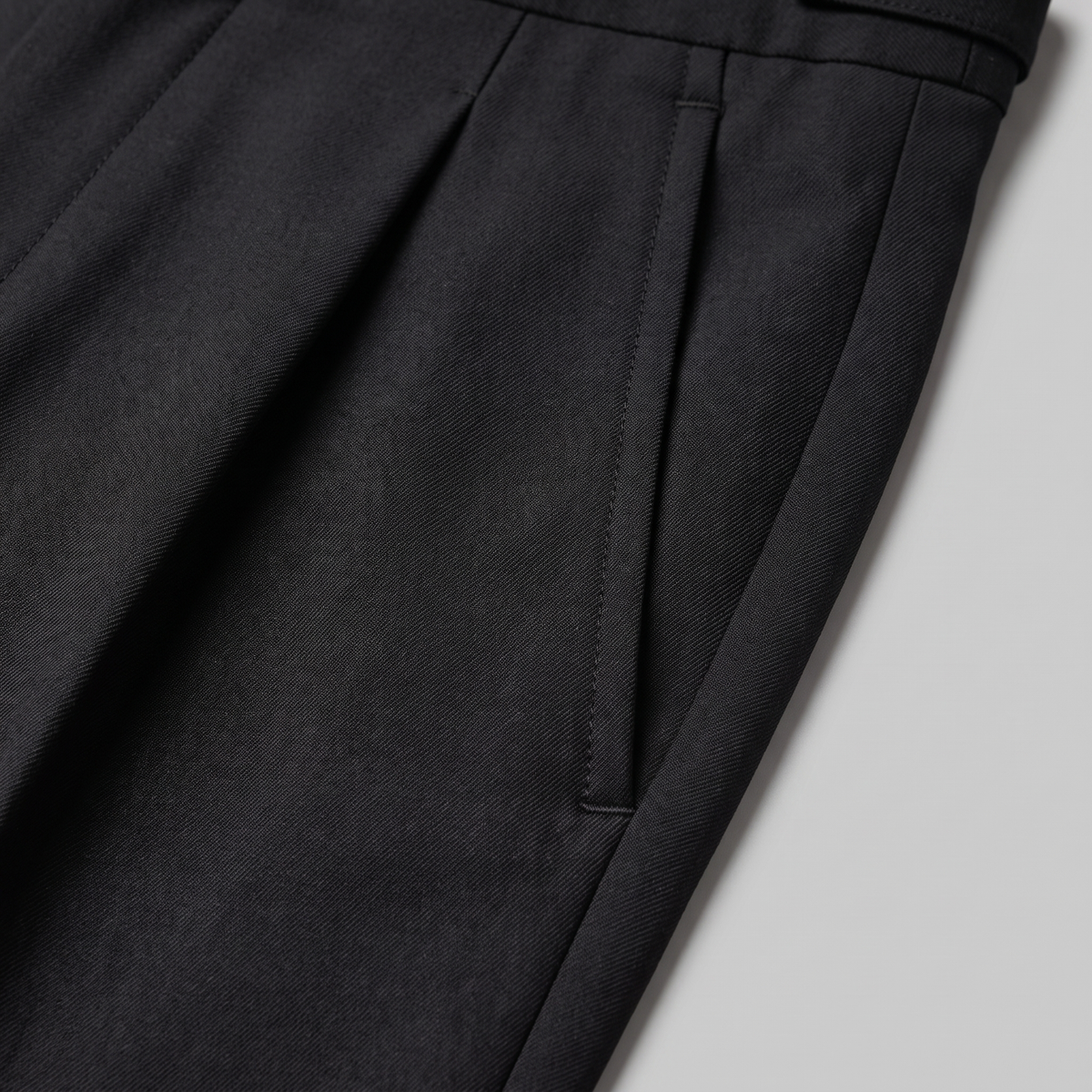 Men's Pleated Tailored Trousers with Turn-Ups